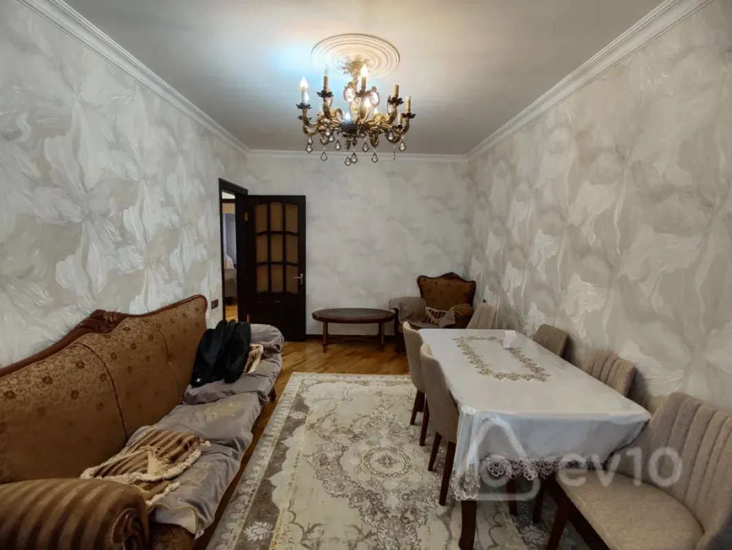 Satılır 2 otaqlı köhnə tikili 64 m²