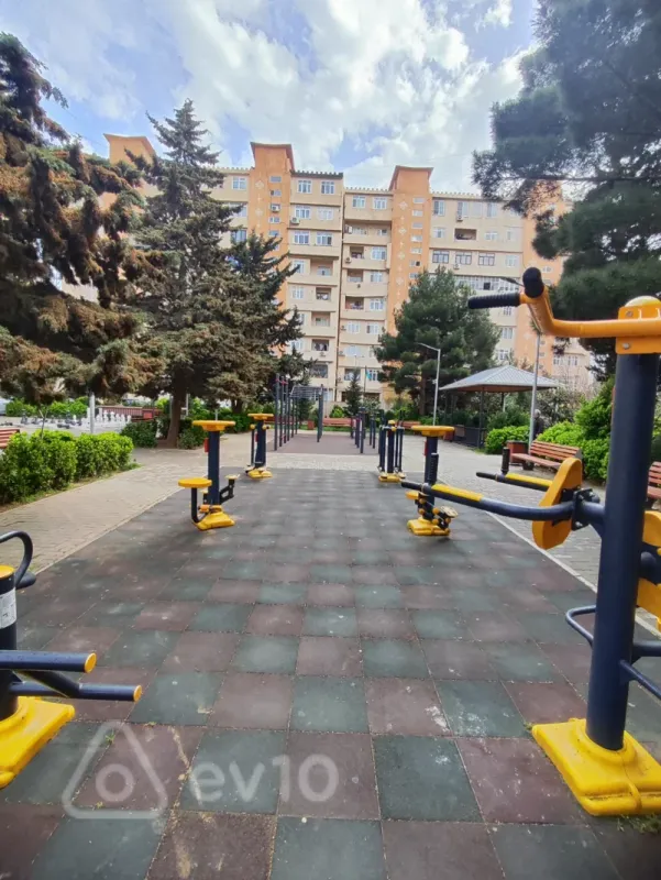 Satılır 2 otaqlı köhnə tikili 64 m²