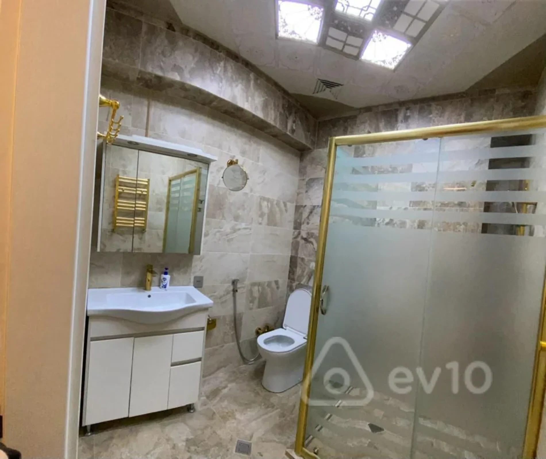 Kirayə verilir 3 otaqlı yeni tikili 120 m²