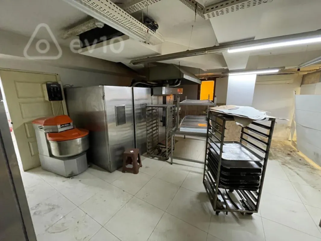 Kirayə verilir mənzil 740 m²