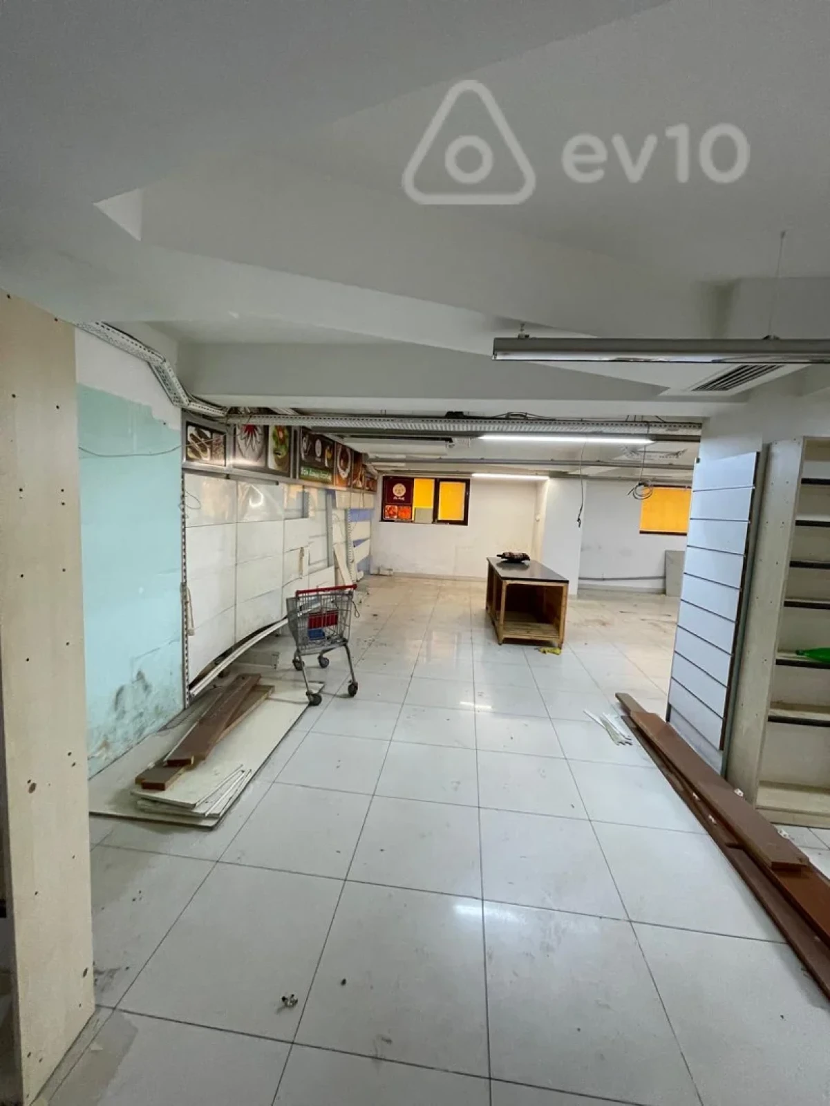 Kirayə verilir mənzil 740 m²