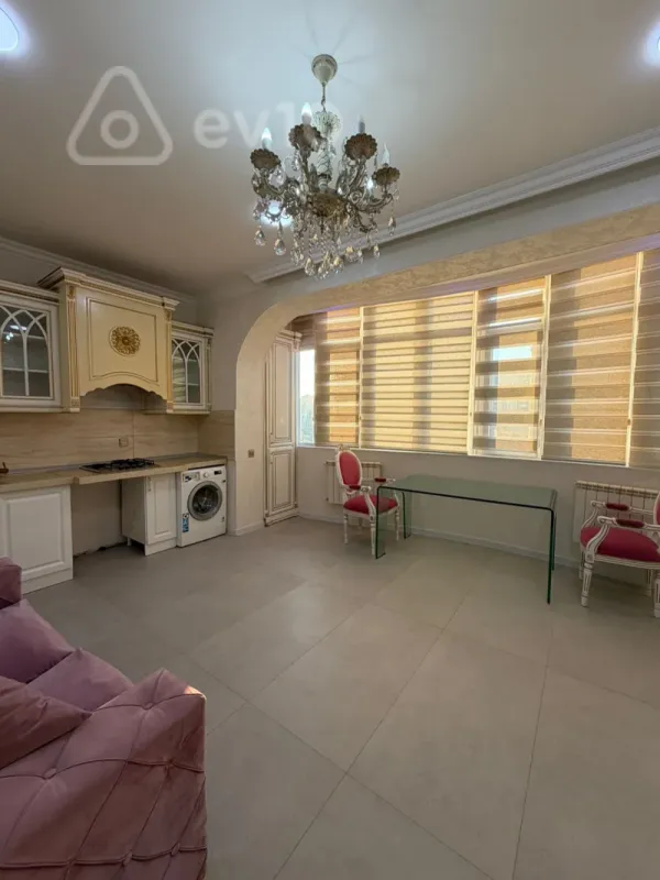 Kirayə verilir 3 otaqlı yeni tikili 141 m²