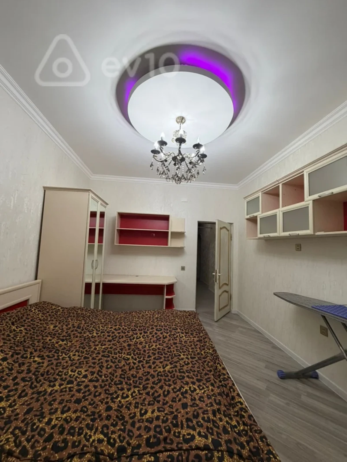 Kirayə verilir 3 otaqlı yeni tikili 141 m²