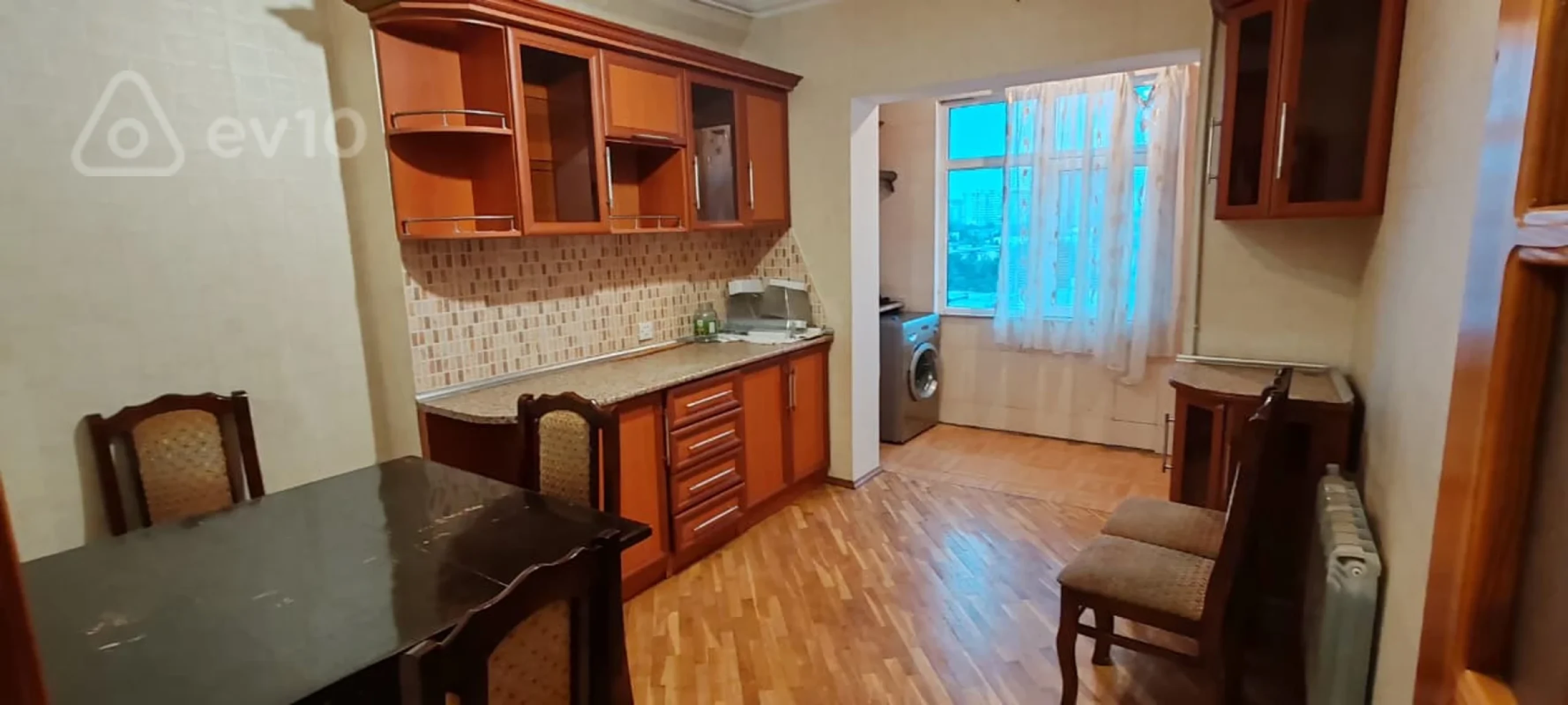 Kirayə verilir 2 otaqlı köhnə tikili 60 m²