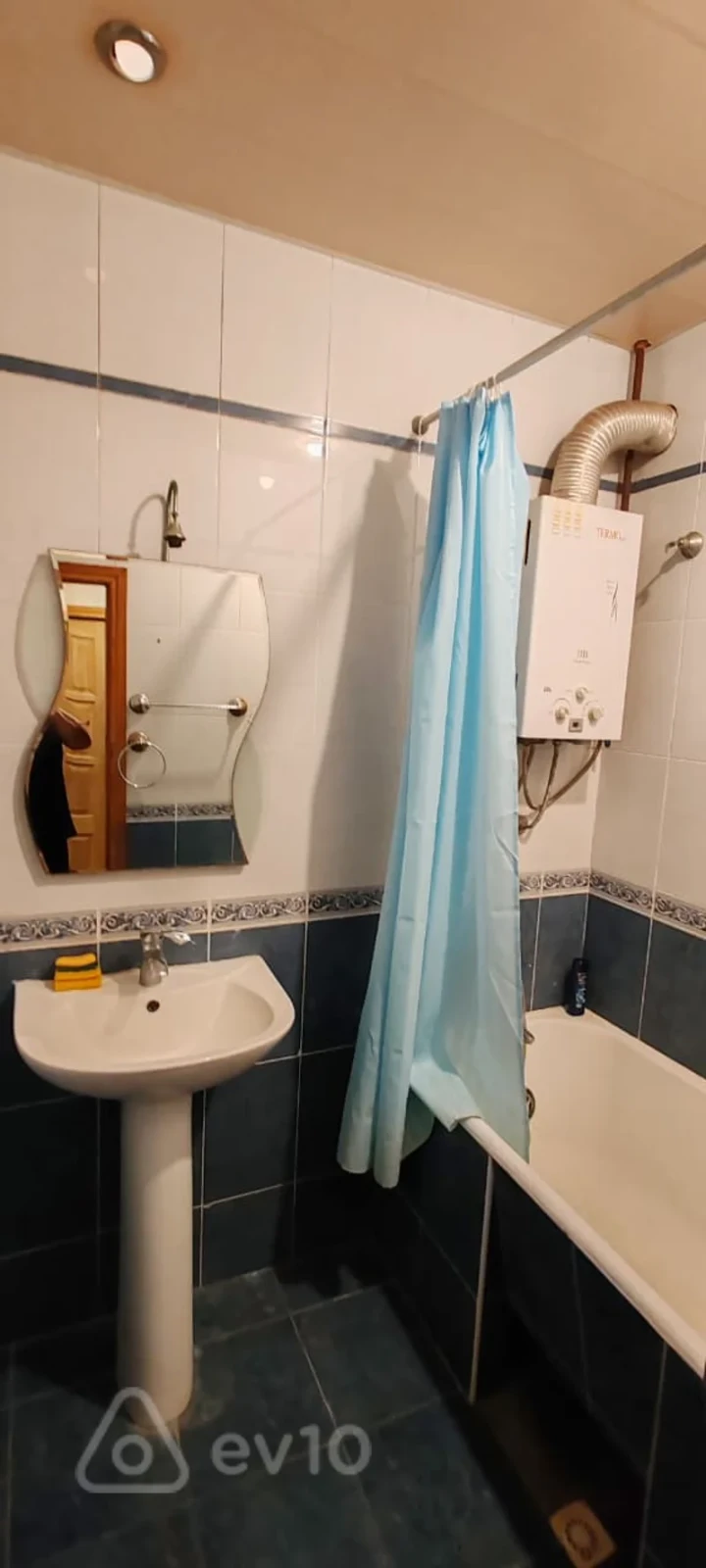 Kirayə verilir 2 otaqlı köhnə tikili 60 m²