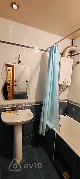 Kirayə verilir 2 otaqlı köhnə tikili 60 m²