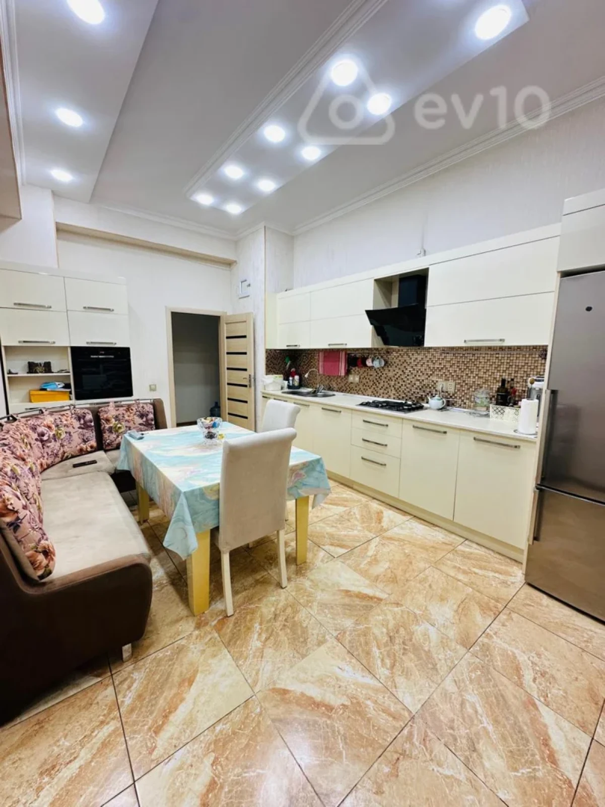 Satılır 3 otaqlı yeni tikili 165 m²