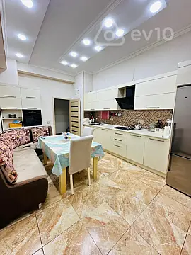 Satılır 3 otaqlı yeni tikili 165 m²