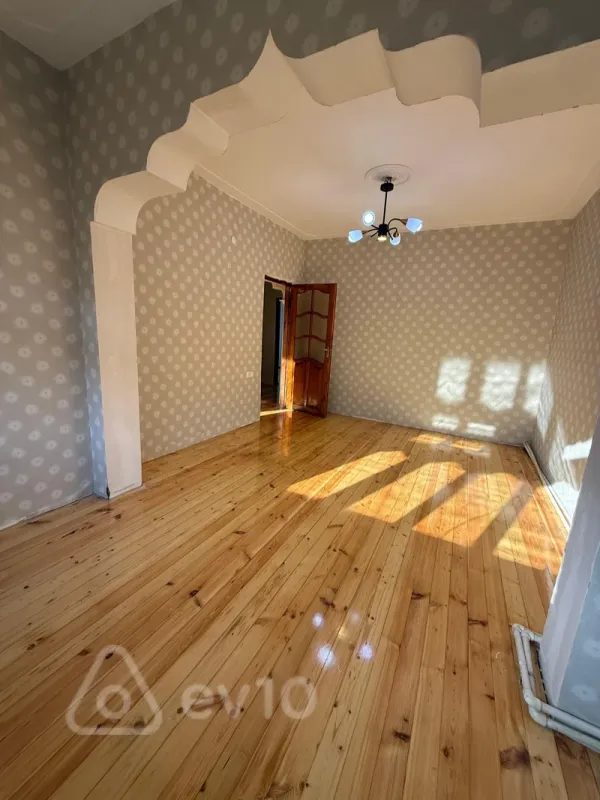 Satılır 3 otaqlı köhnə tikili 76 m²