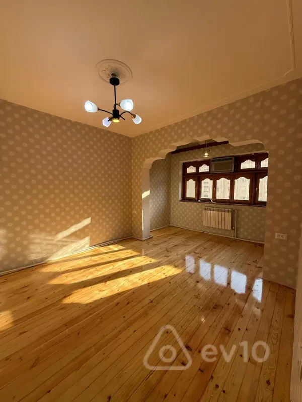 Satılır 3 otaqlı köhnə tikili 76 m²