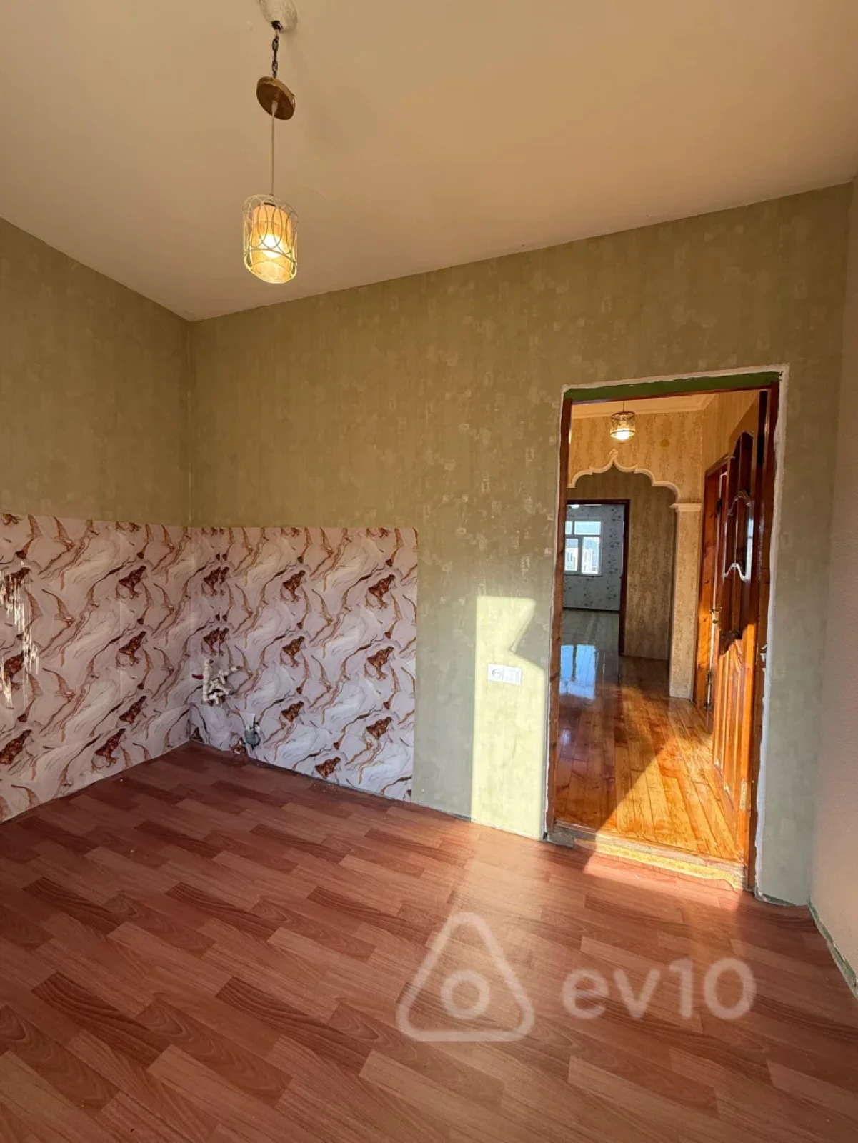 Satılır 3 otaqlı köhnə tikili 76 m²