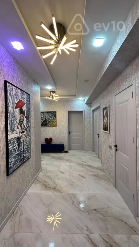 Kirayə verilir 3 otaqlı yeni tikili 190 m²