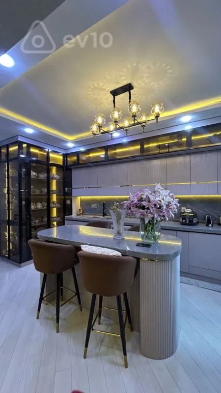 Kirayə verilir 3 otaqlı yeni tikili 190 m²