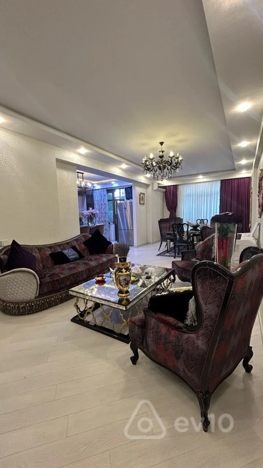 Kirayə verilir 3 otaqlı yeni tikili 190 m²