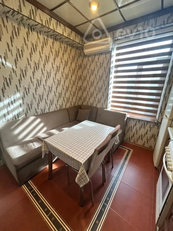 Satılır 2 otaqlı köhnə tikili 60 m²