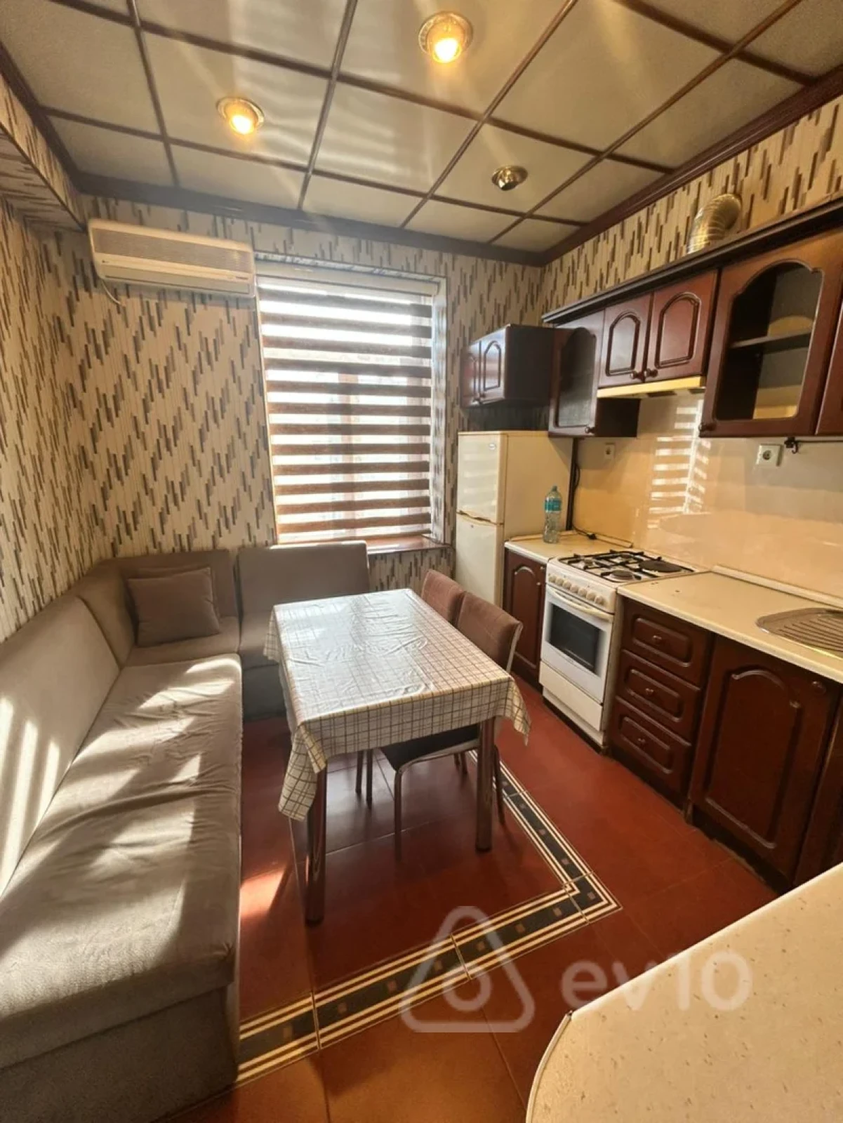 Satılır 2 otaqlı köhnə tikili 60 m²