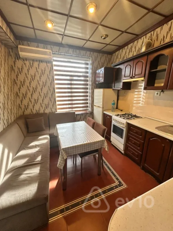 Satılır 2 otaqlı köhnə tikili 60 m²