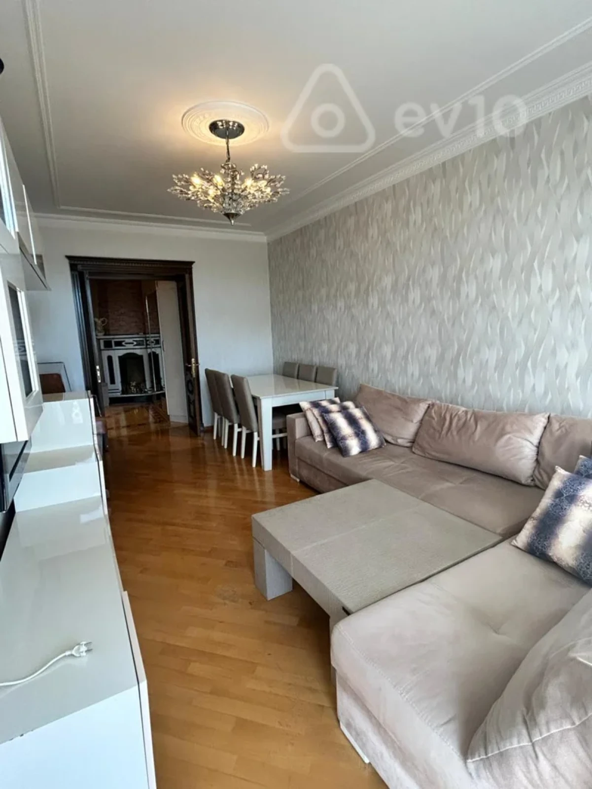Satılır 2 otaqlı köhnə tikili 60 m²