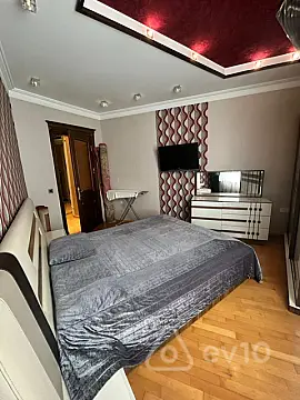 Satılır 2 otaqlı köhnə tikili 60 m²
