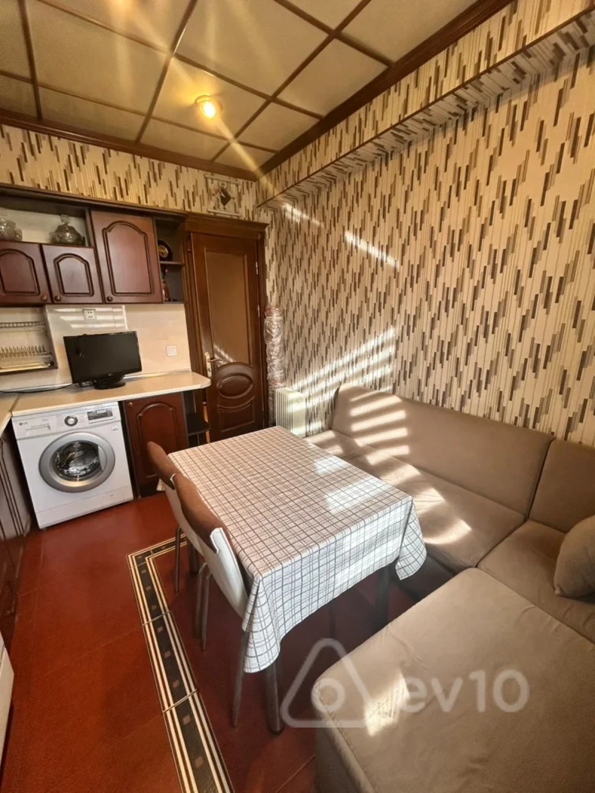 Satılır 2 otaqlı köhnə tikili 60 m²