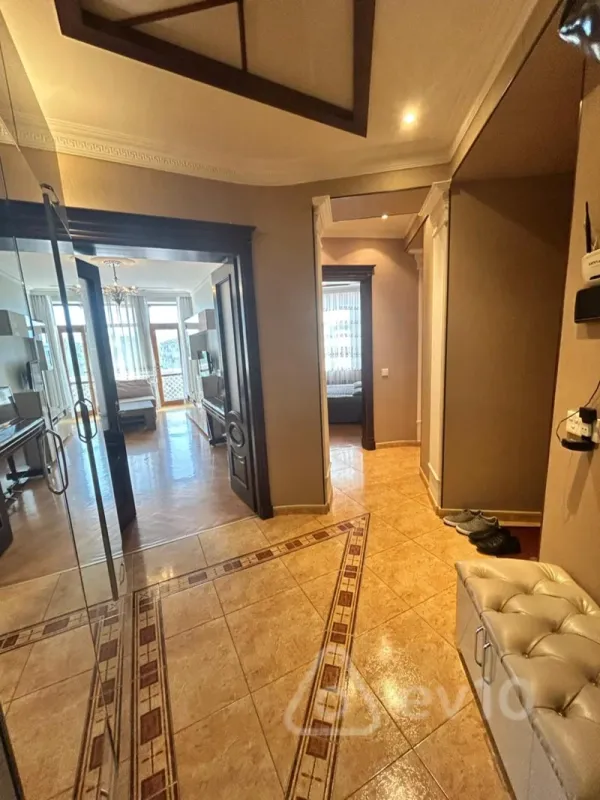 Satılır 2 otaqlı köhnə tikili 60 m²