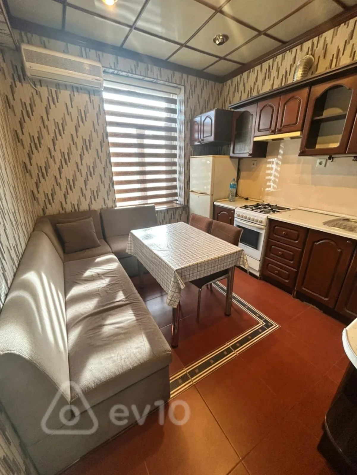Satılır 2 otaqlı köhnə tikili 60 m²