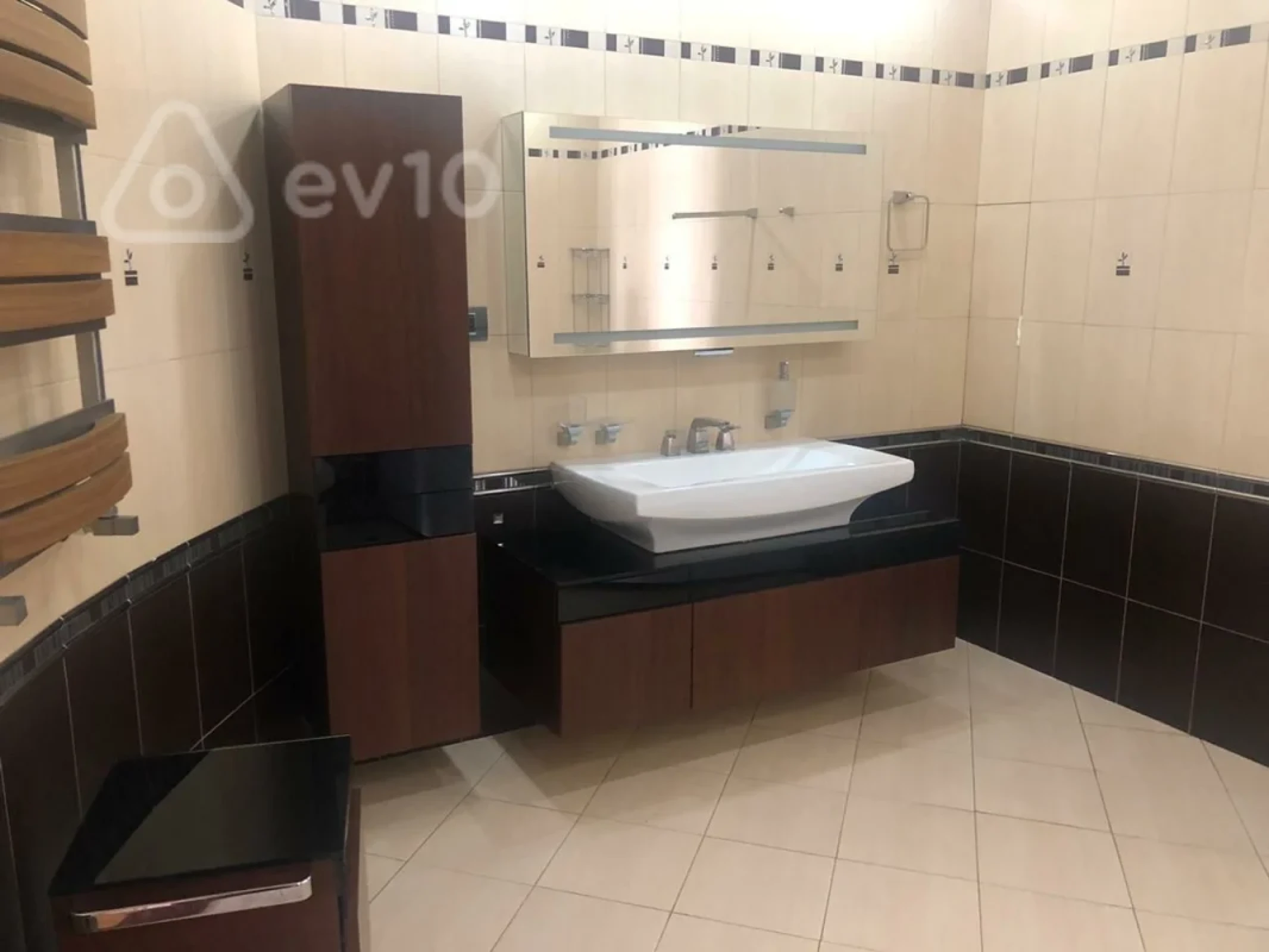 Kirayə verilir 4 otaqlı yeni tikili 217 m²