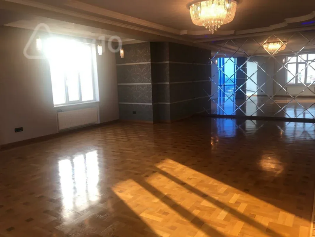 Kirayə verilir 4 otaqlı yeni tikili 217 m²