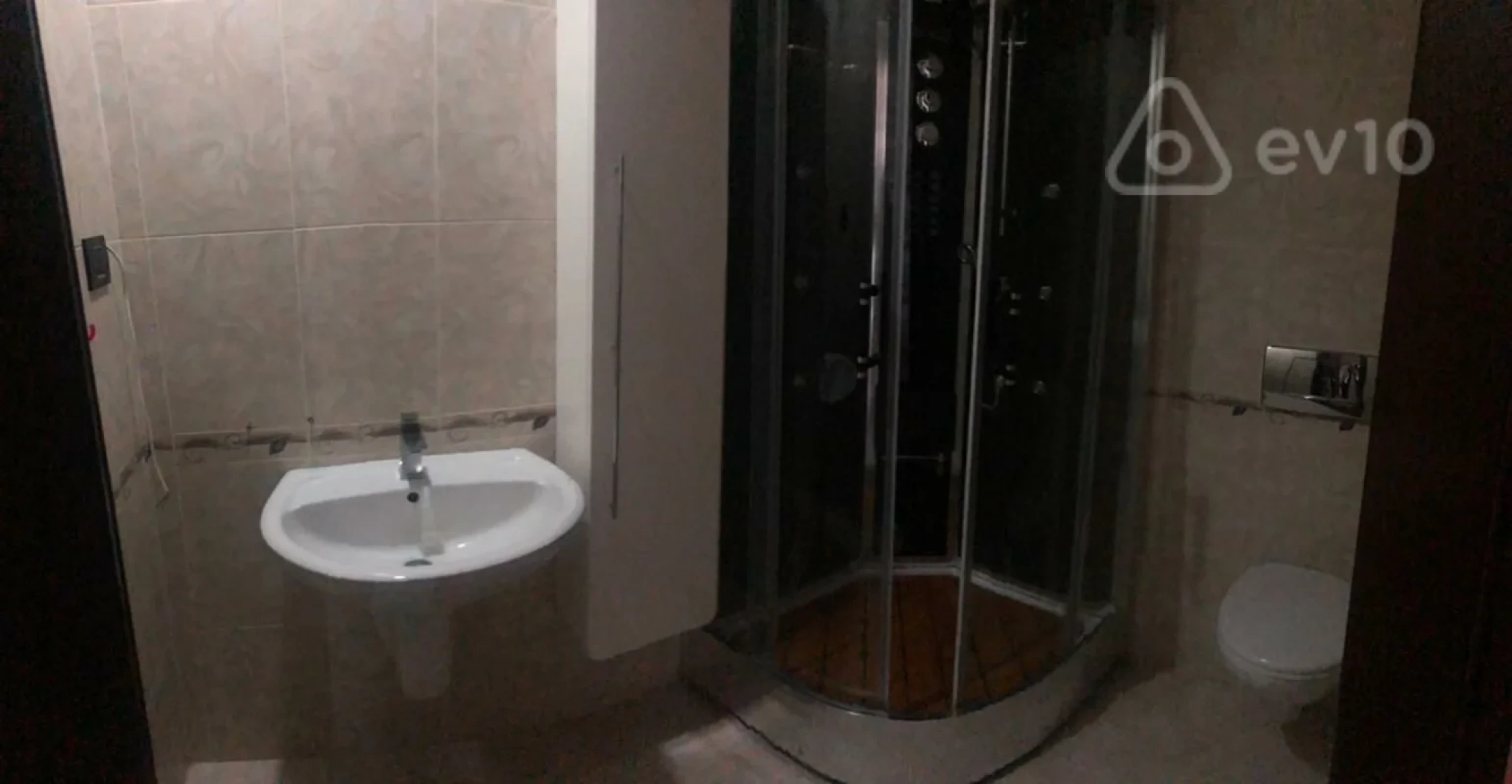 Kirayə verilir 4 otaqlı yeni tikili 217 m²