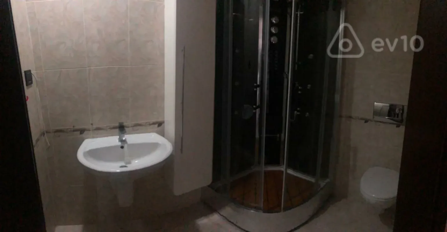 Kirayə verilir 4 otaqlı yeni tikili 217 m²