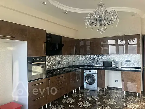 Kirayə verilir 4 otaqlı yeni tikili 217 m²