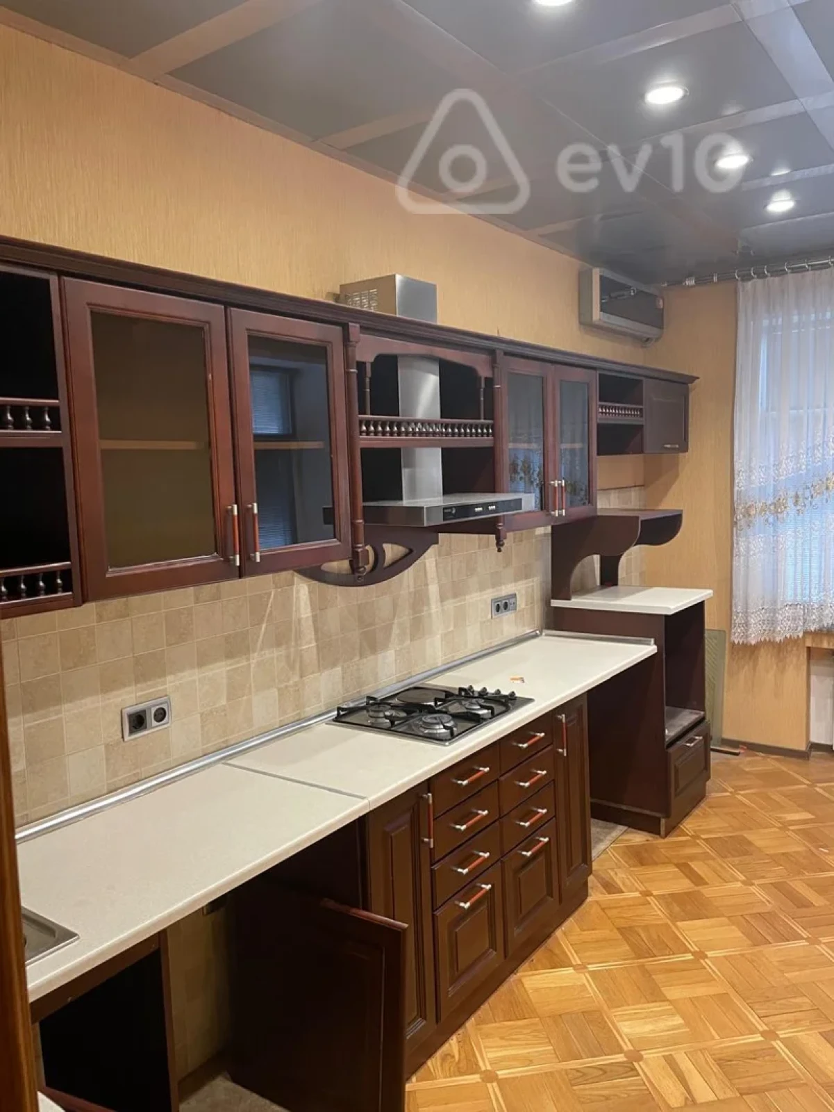 Kirayə verilir 2 otaqlı yeni tikili 135 m²
