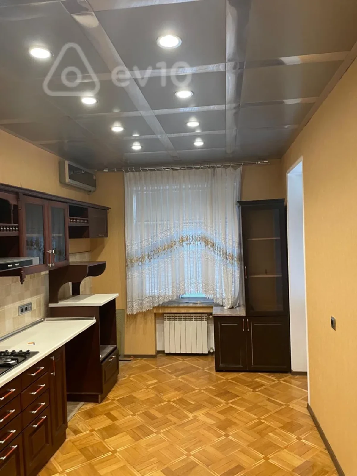 Kirayə verilir 2 otaqlı yeni tikili 135 m²
