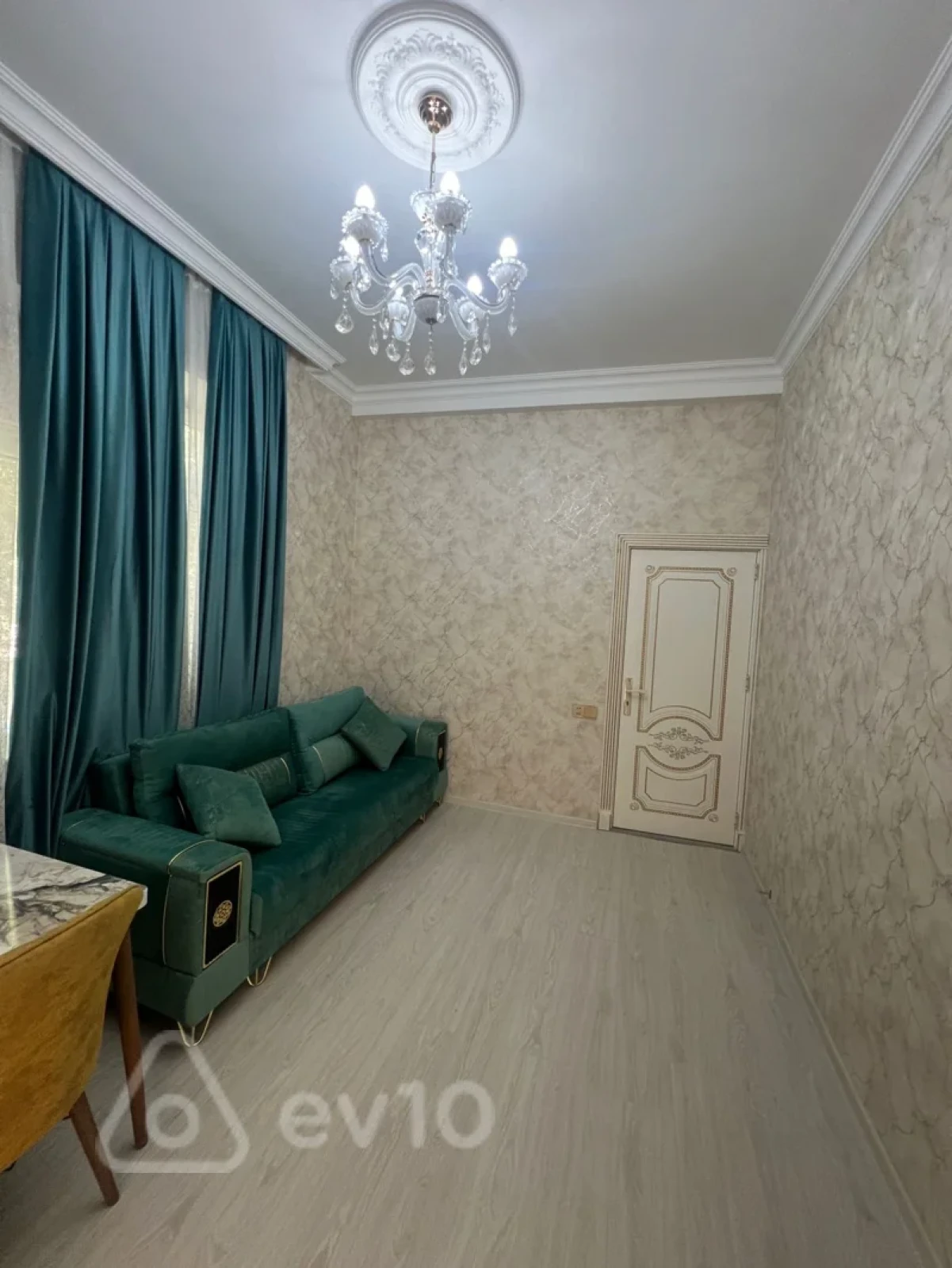 Kirayə verilir 2 otaqlı köhnə tikili 55 m²