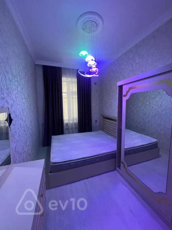 Kirayə verilir 2 otaqlı köhnə tikili 55 m²