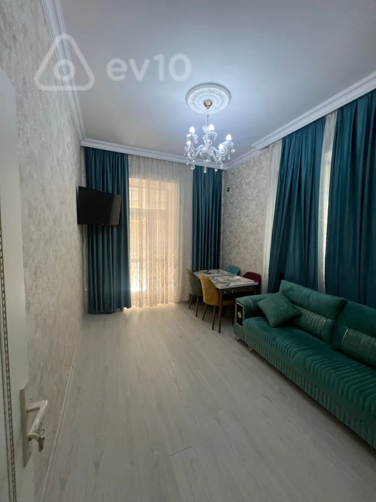 Kirayə verilir 2 otaqlı köhnə tikili 55 m²
