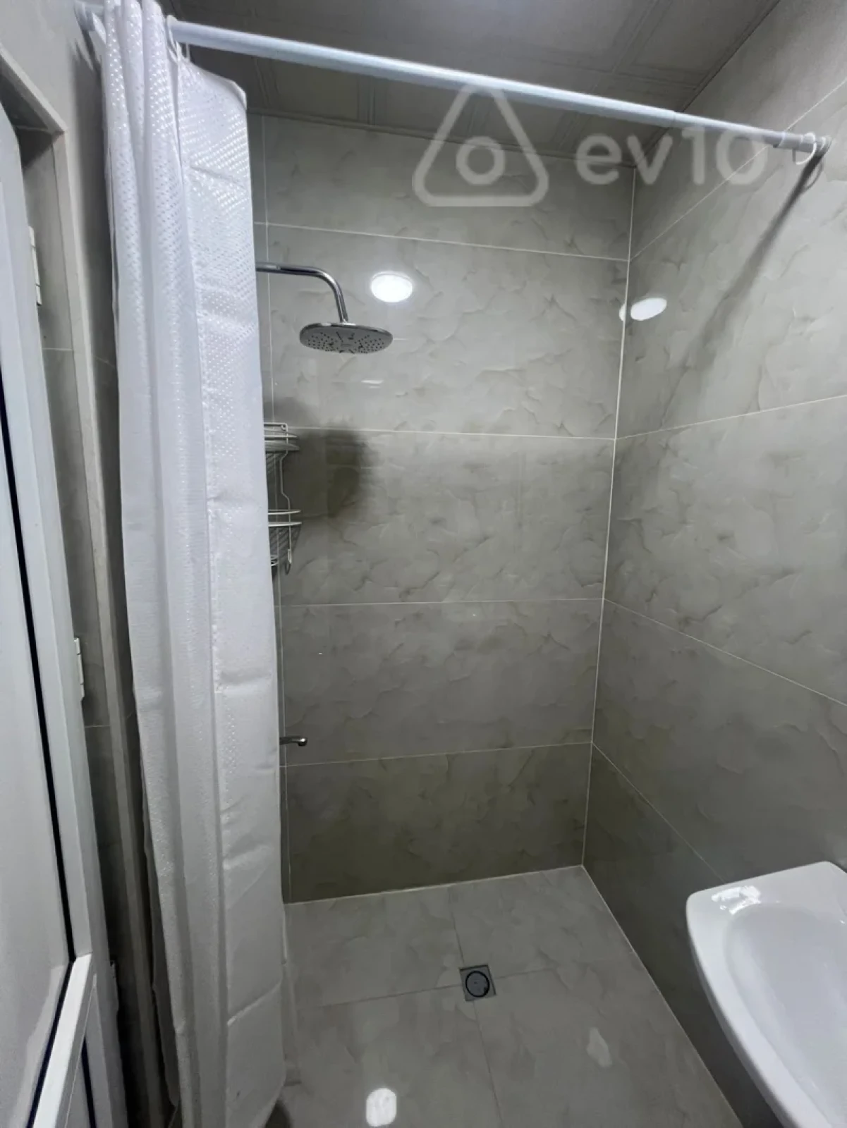 Kirayə verilir 2 otaqlı köhnə tikili 55 m²