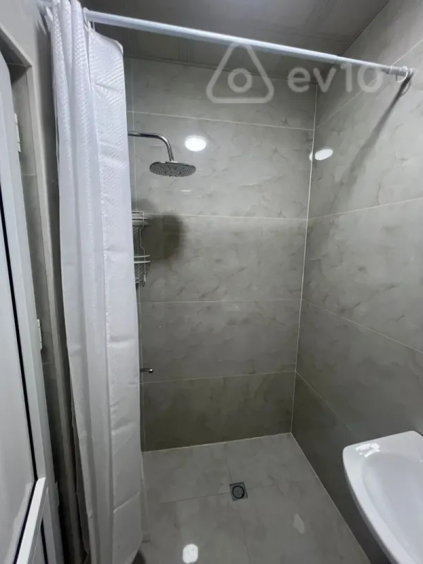 Kirayə verilir 2 otaqlı köhnə tikili 55 m²