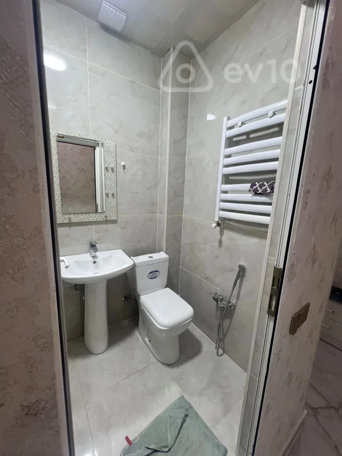 Kirayə verilir 2 otaqlı köhnə tikili 55 m²