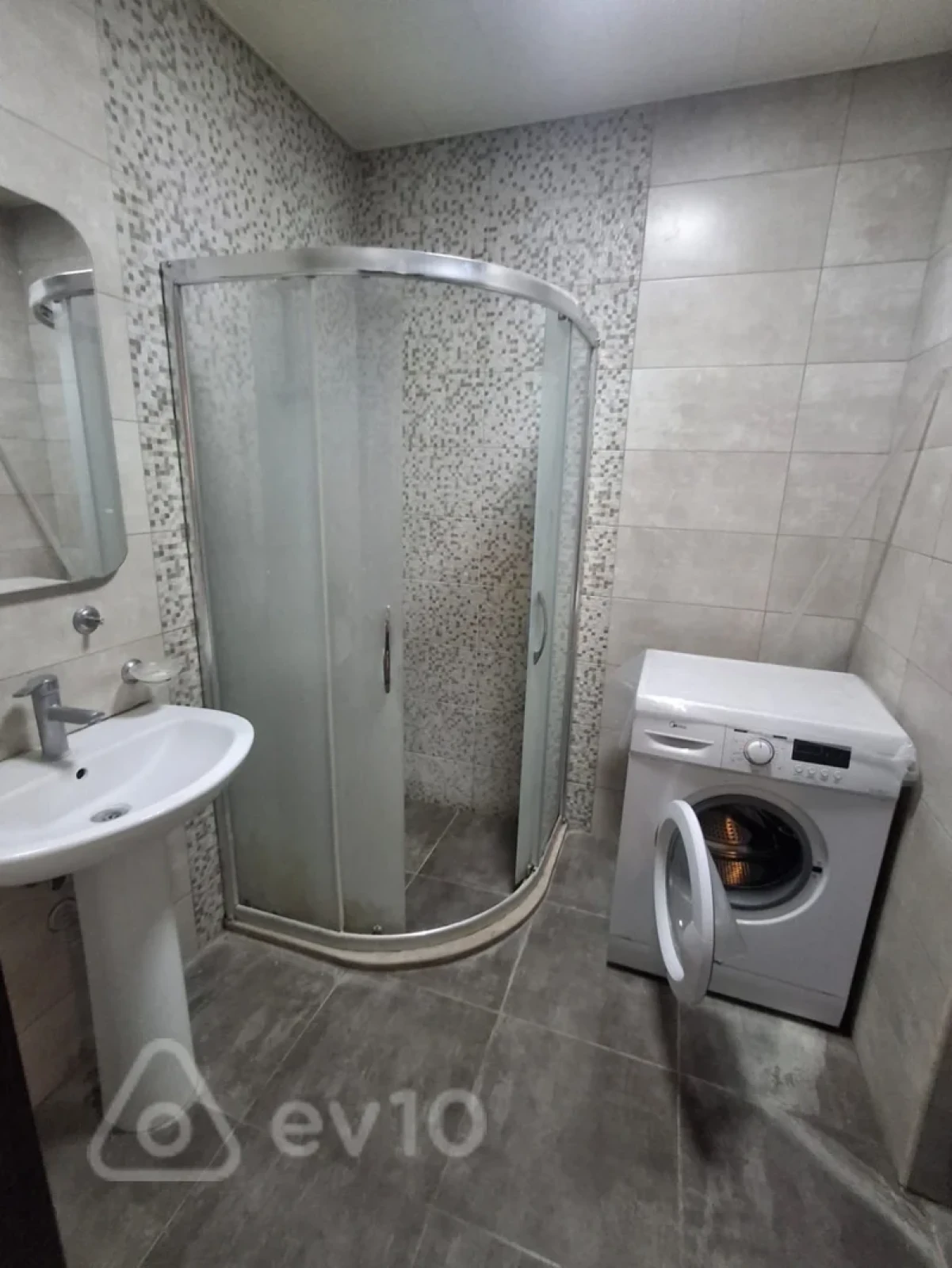 Kirayə verilir 2 otaqlı yeni tikili 50 m²