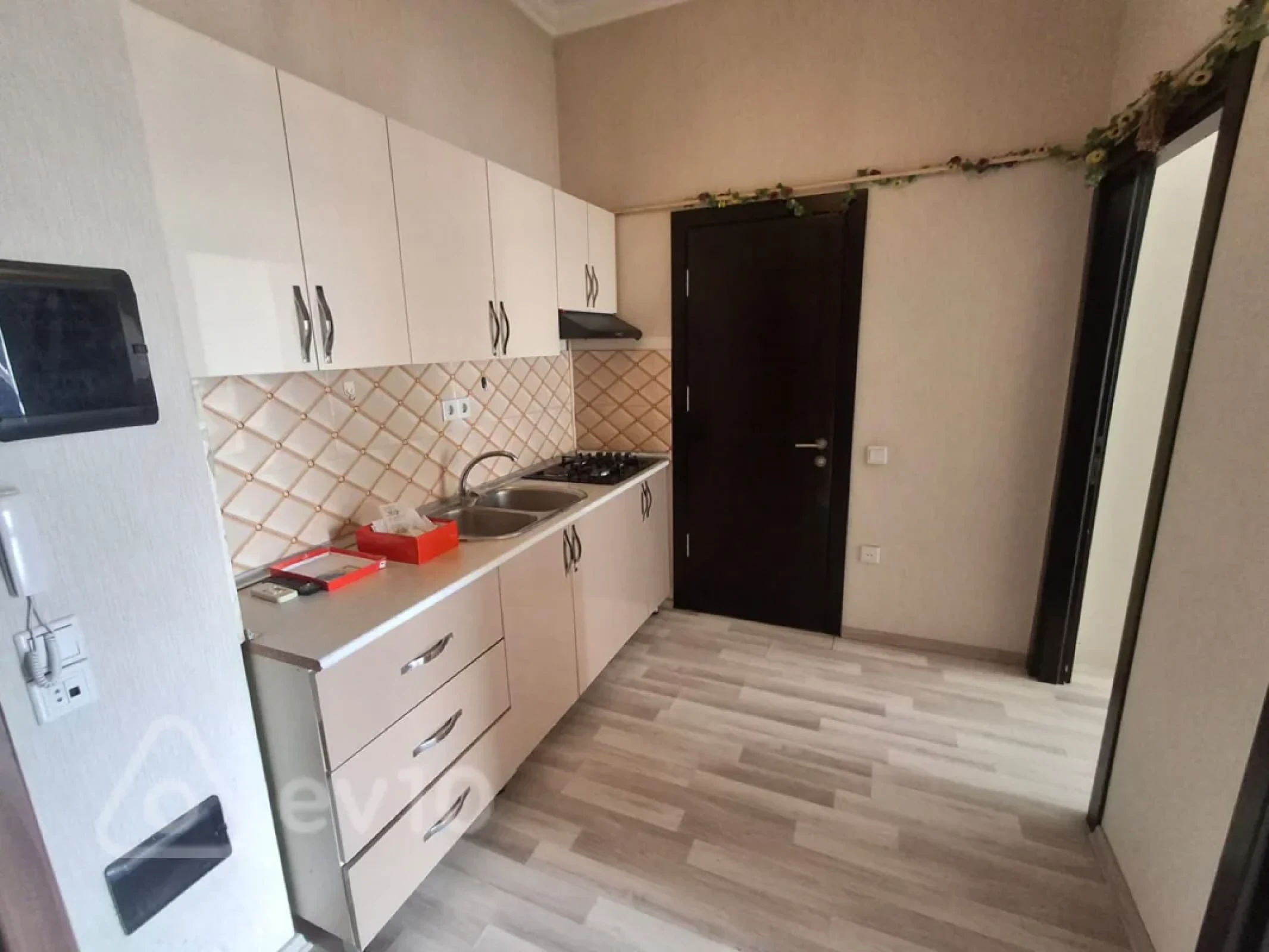 Kirayə verilir 2 otaqlı yeni tikili 50 m²