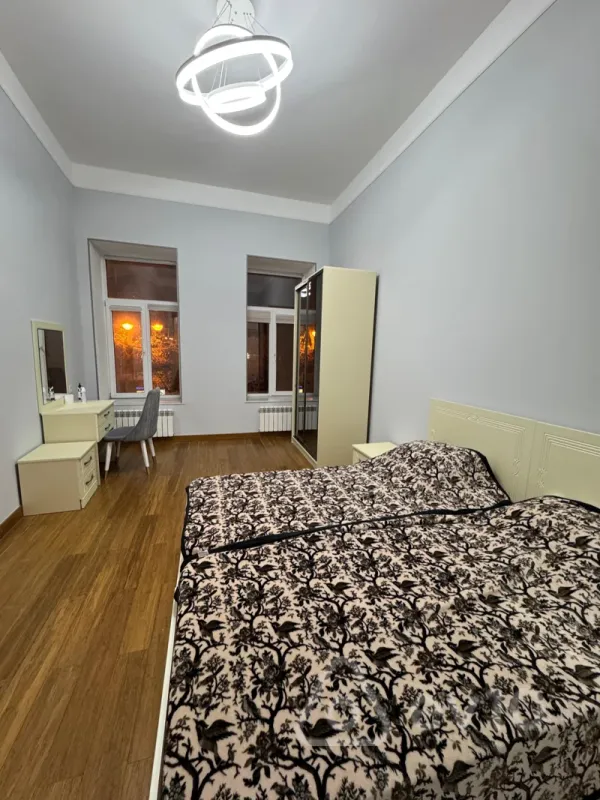 Kirayə verilir 2 otaqlı köhnə tikili 85 m²