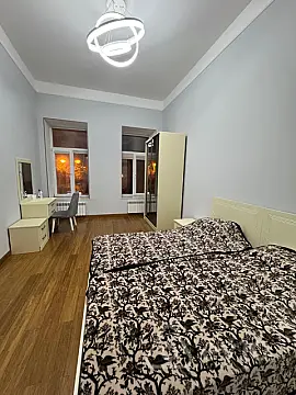 Kirayə verilir 2 otaqlı köhnə tikili 85 m²