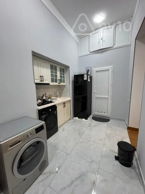 Kirayə verilir 2 otaqlı köhnə tikili 85 m²