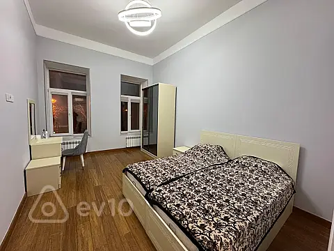 Kirayə verilir 2 otaqlı köhnə tikili 85 m²