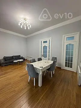 Kirayə verilir 2 otaqlı köhnə tikili 85 m²