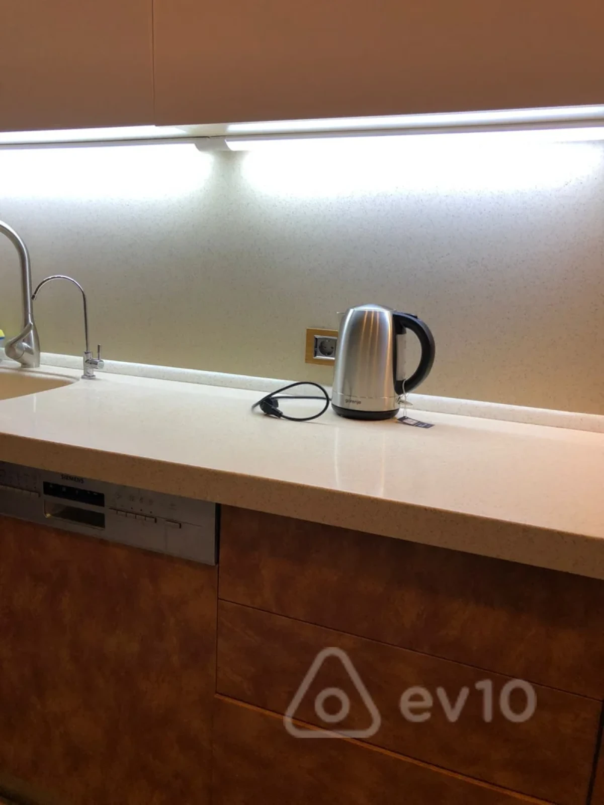 Kirayə verilir 2 otaqlı ofis 80 m²