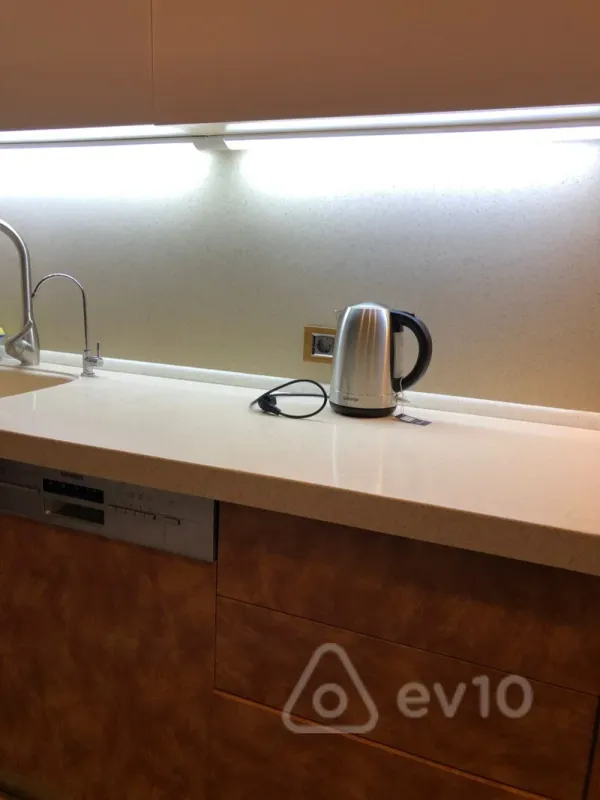 Kirayə verilir 2 otaqlı ofis 80 m²