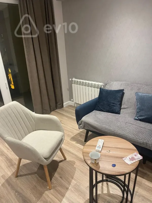 Kirayə verilir 3 otaqlı köhnə tikili 90 m²