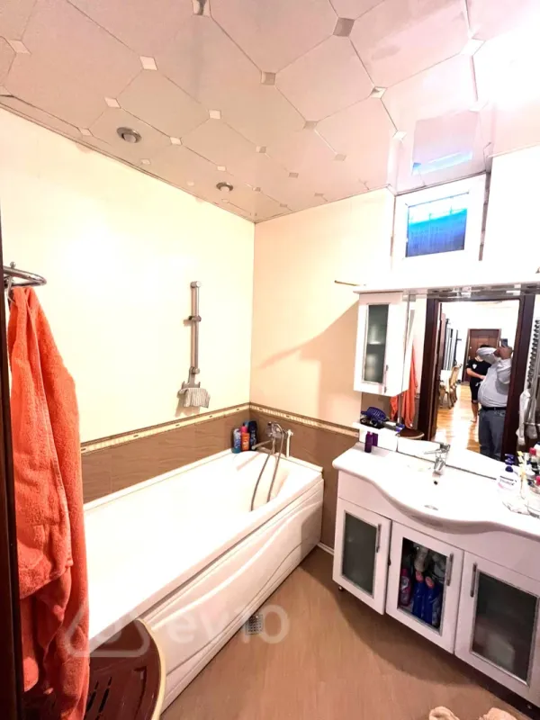 Satılır 3 otaqlı yeni tikili 125 m²